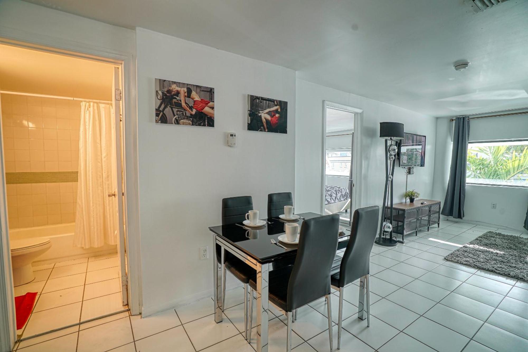 Deluxe Studios And Apartments At The Casablanca Miami Beach Rom bilde