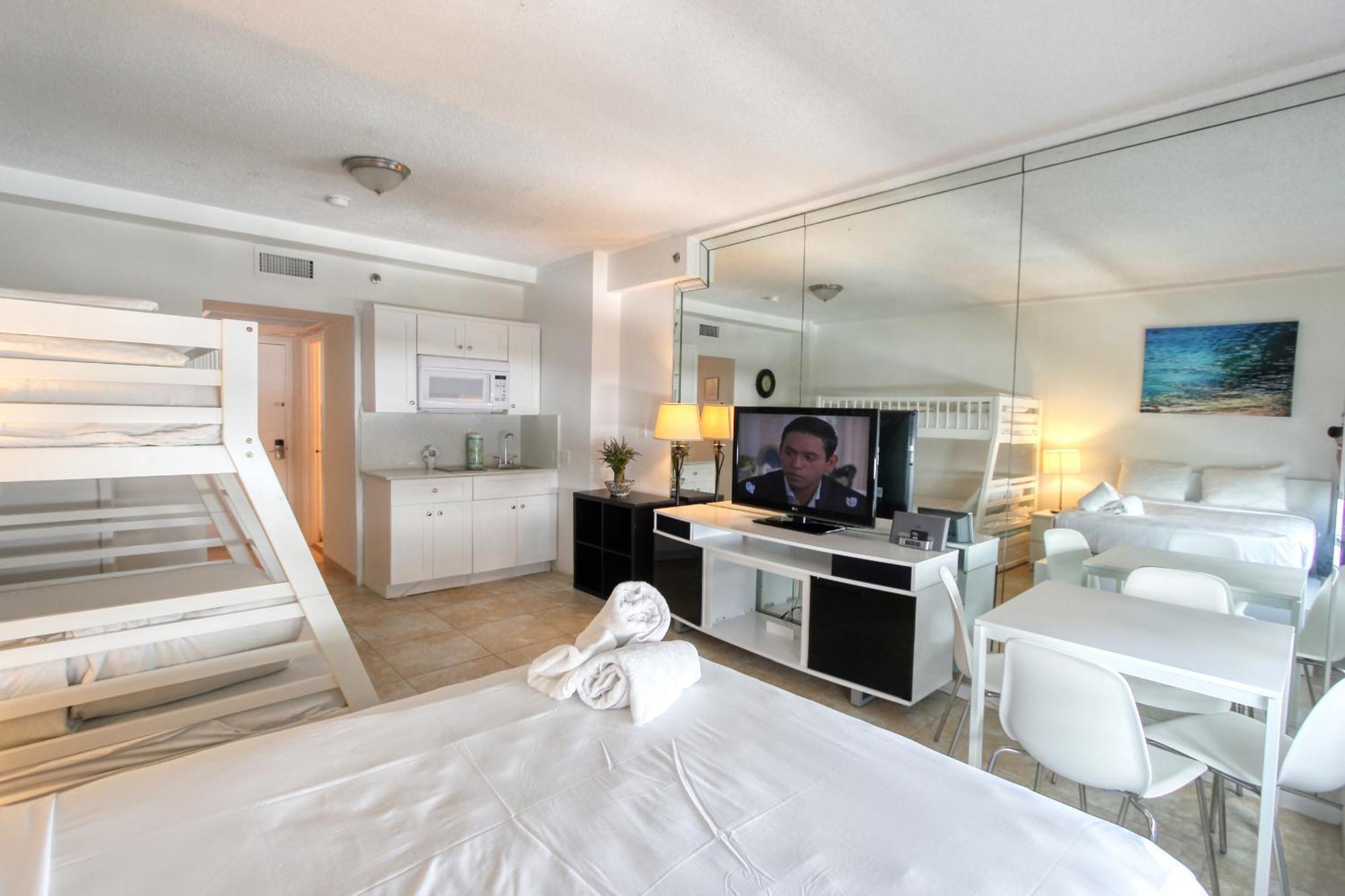 Deluxe Studios And Apartments At The Casablanca Miami Beach Rom bilde