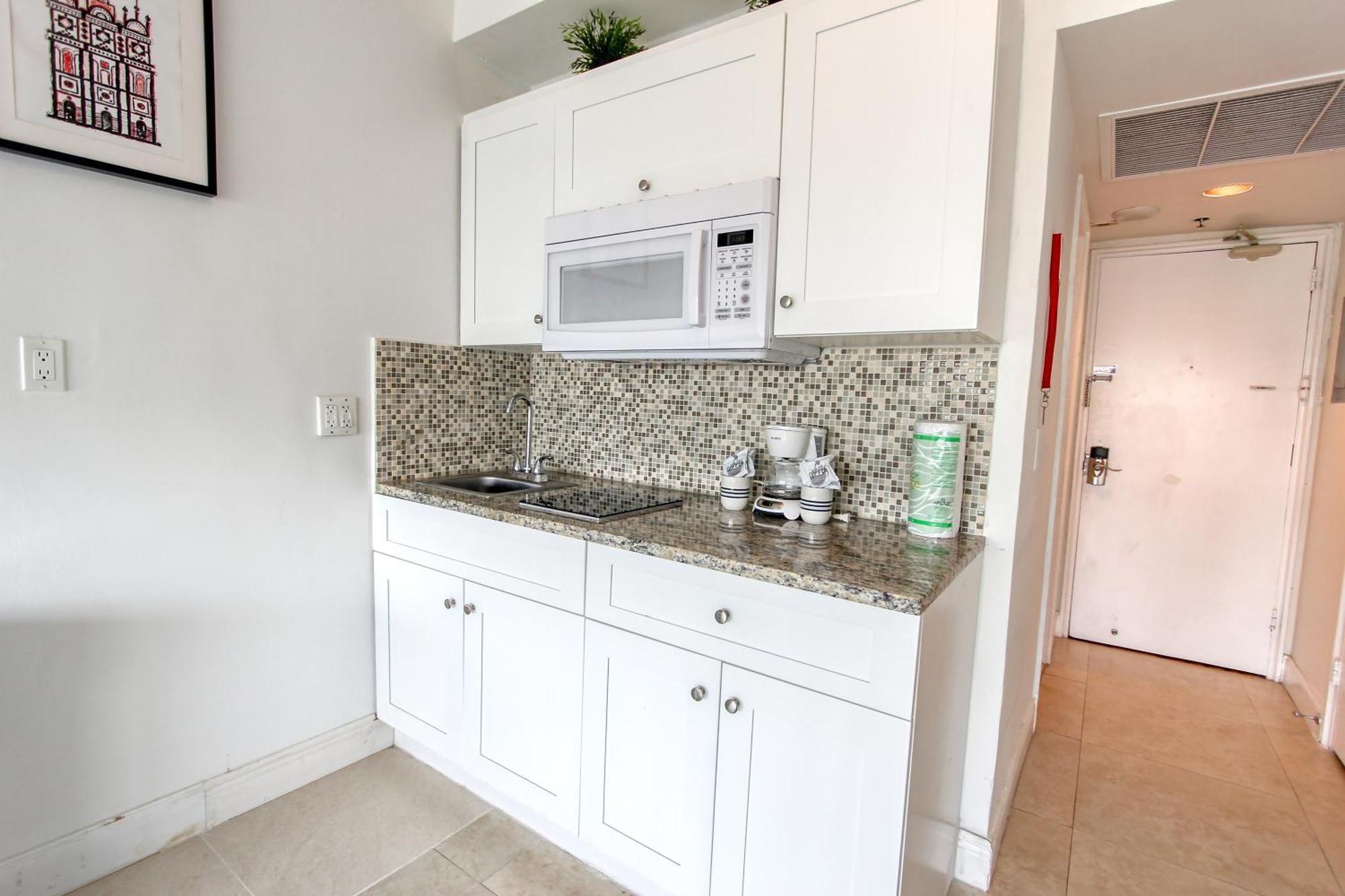 Deluxe Studios And Apartments At The Casablanca Miami Beach Rom bilde